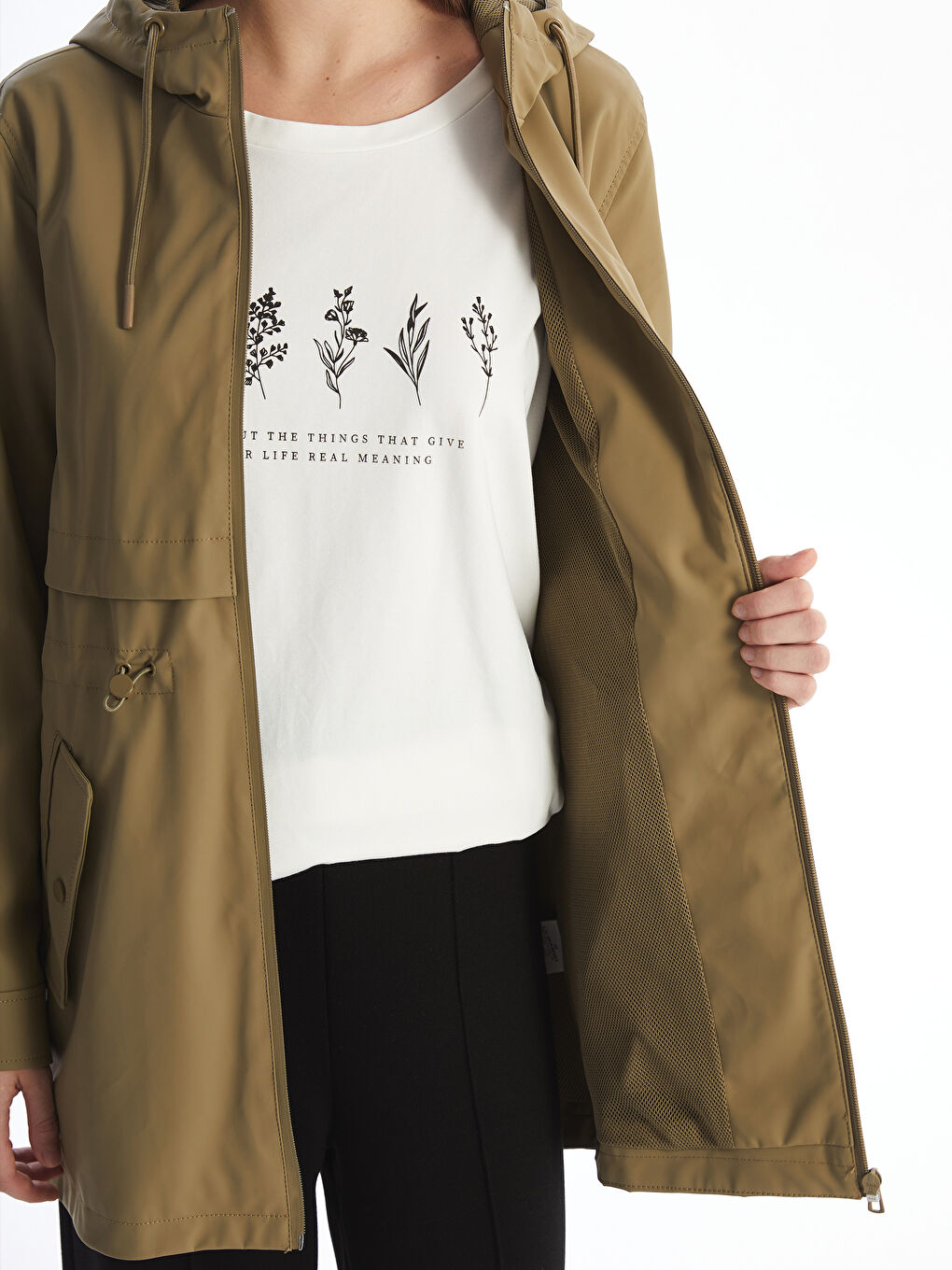 Kapüşonlu Düz Deri Görünümlü Kadın Yağmurluk-3