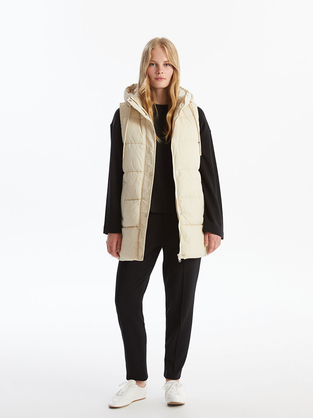 Vestă matlasată simplă cu glugă pentru femei-1