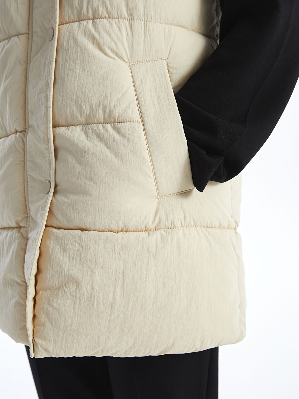 Vestă matlasată simplă cu glugă pentru femei-3