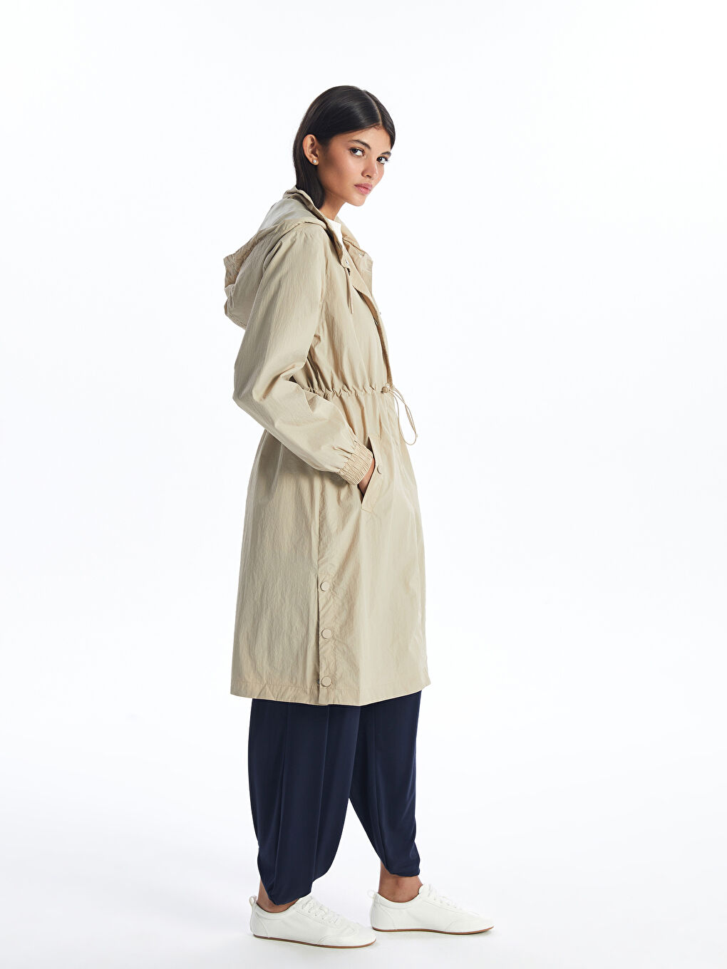 Bej Kadın Kapüşonlu Düz Yağmurluk-3