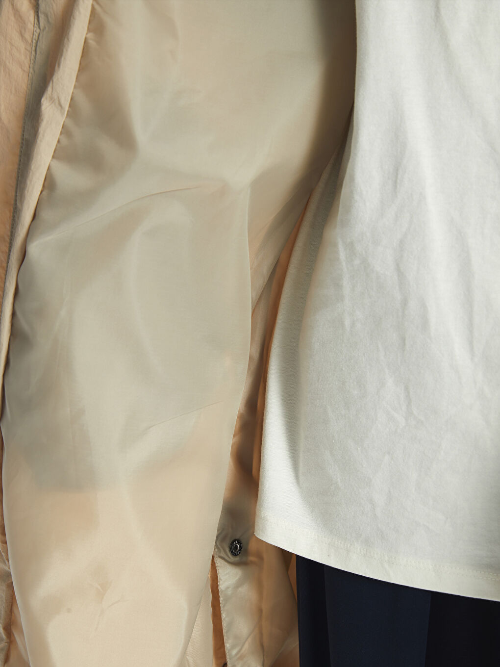 Bej Kadın Kapüşonlu Düz Yağmurluk-9