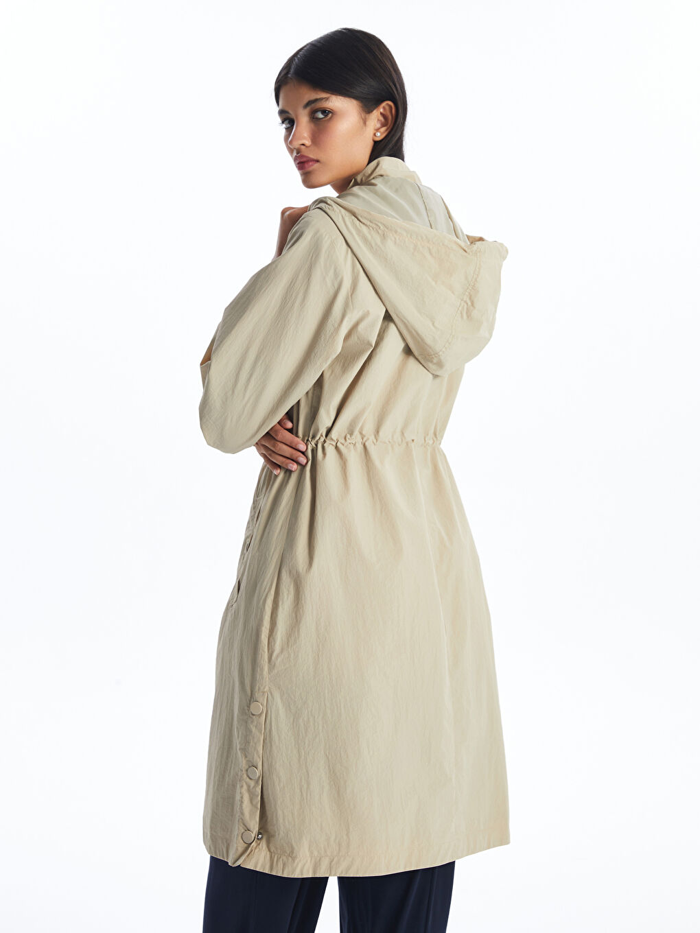 Bej Kadın Kapüşonlu Düz Yağmurluk-11