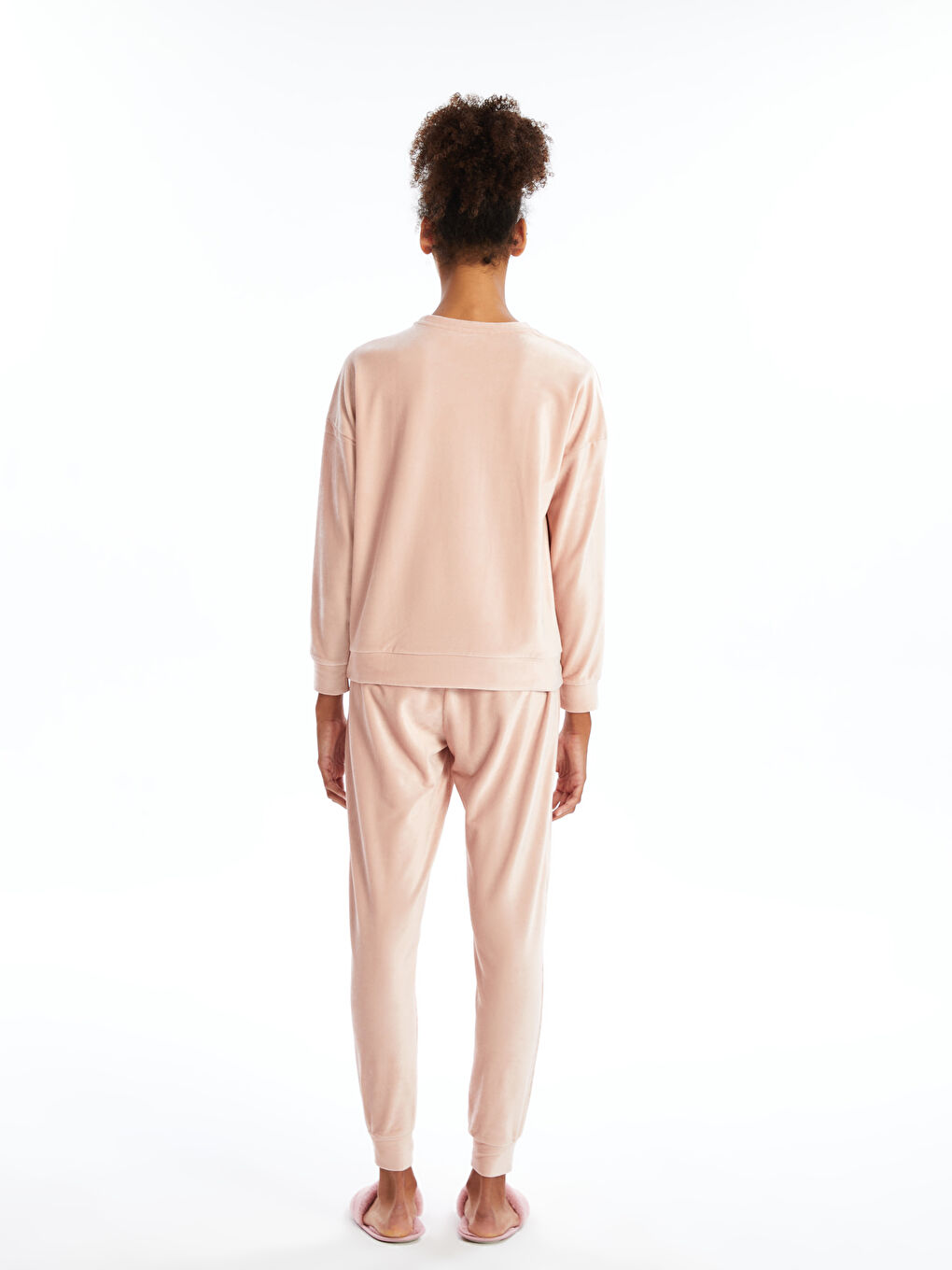 LCW DREAM طقم بيجامة قطيفة كم طويل سادة ياقة دائرية للسيدات -W41522Z8-FLK