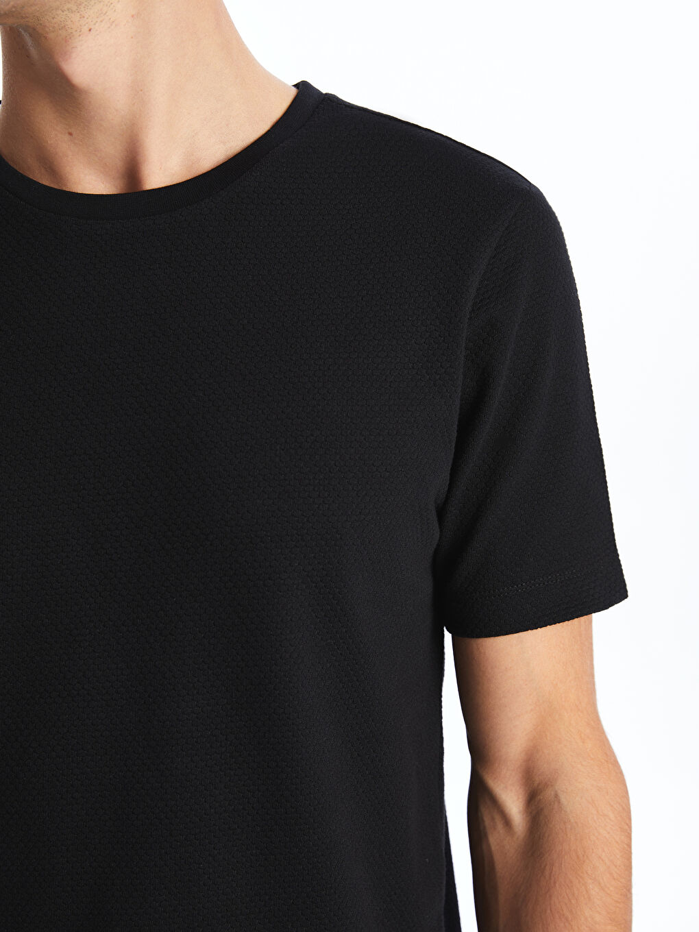 تيشيرت رجالي بياقة دائرية قماش جيرسي-2