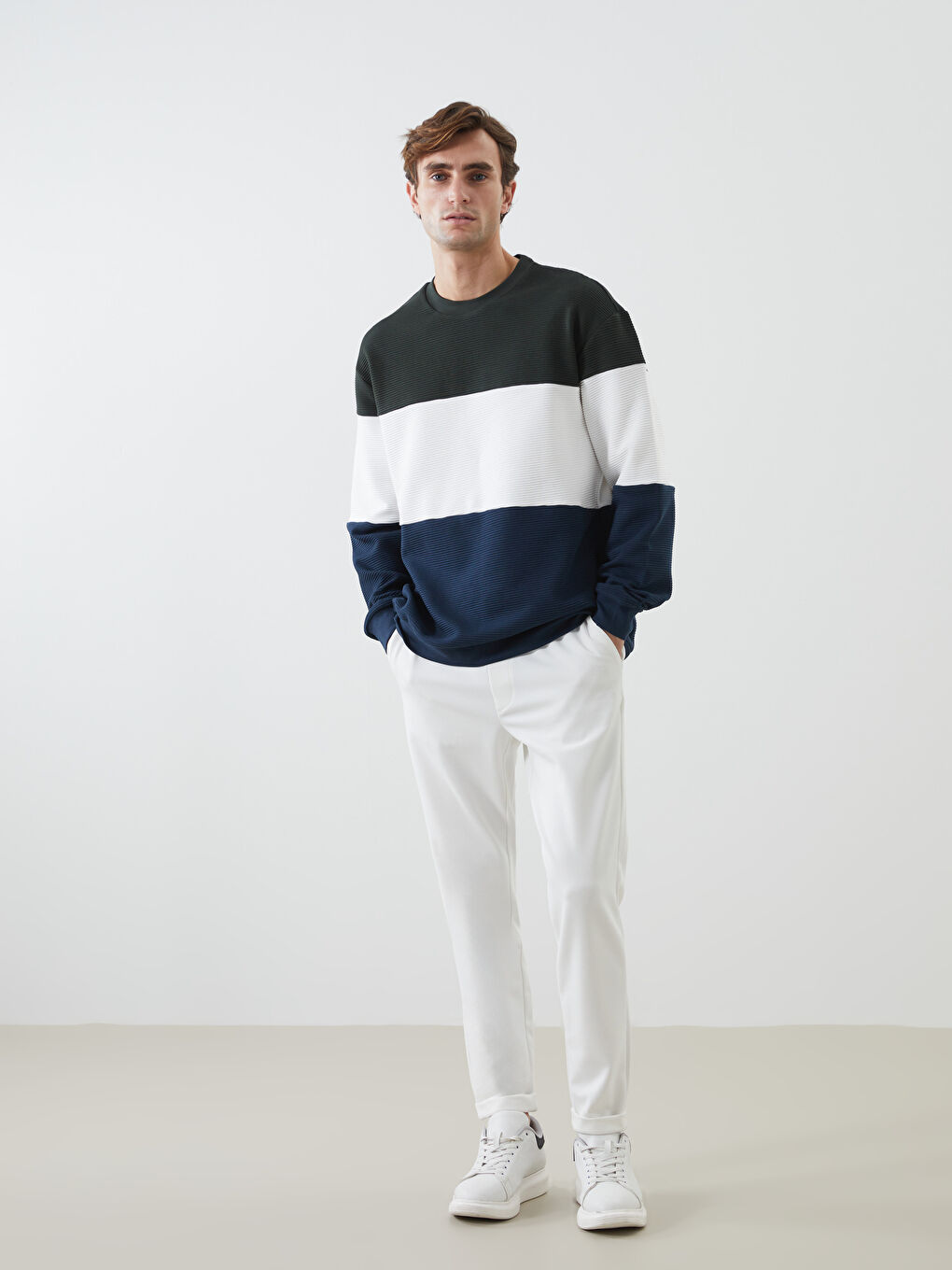 كنزة رياضية برقبة دائرية وكم طويل وكتلة ألوان للرجال-1