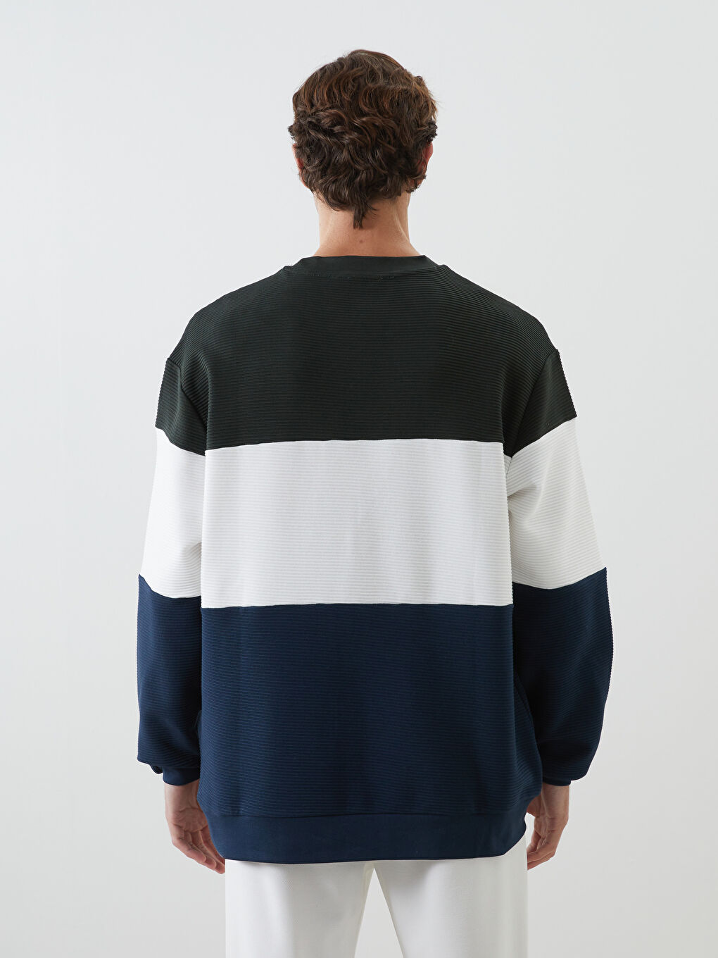 كنزة رياضية برقبة دائرية وكم طويل وكتلة ألوان للرجال-3