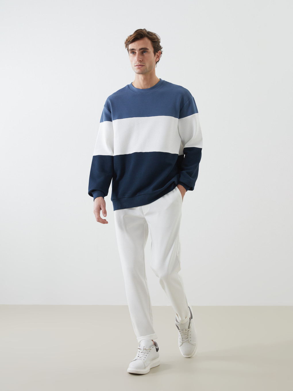 Crew Neck Long Sleeve Color Block Men's Sweatshirt-1