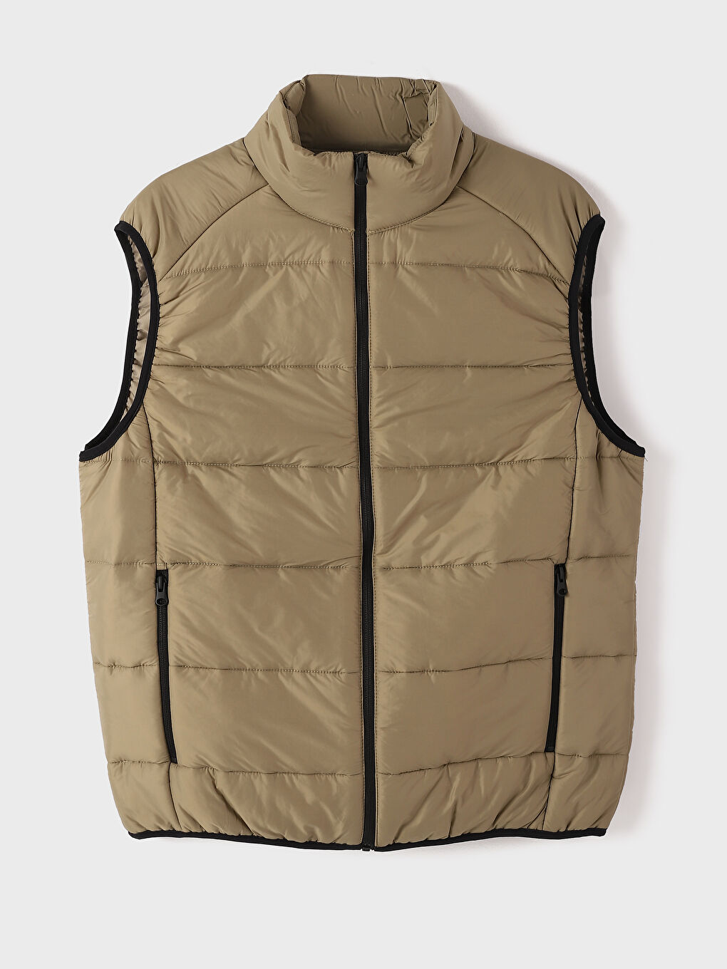 فيست منتفخ بياقة قمع رفيع للرجال