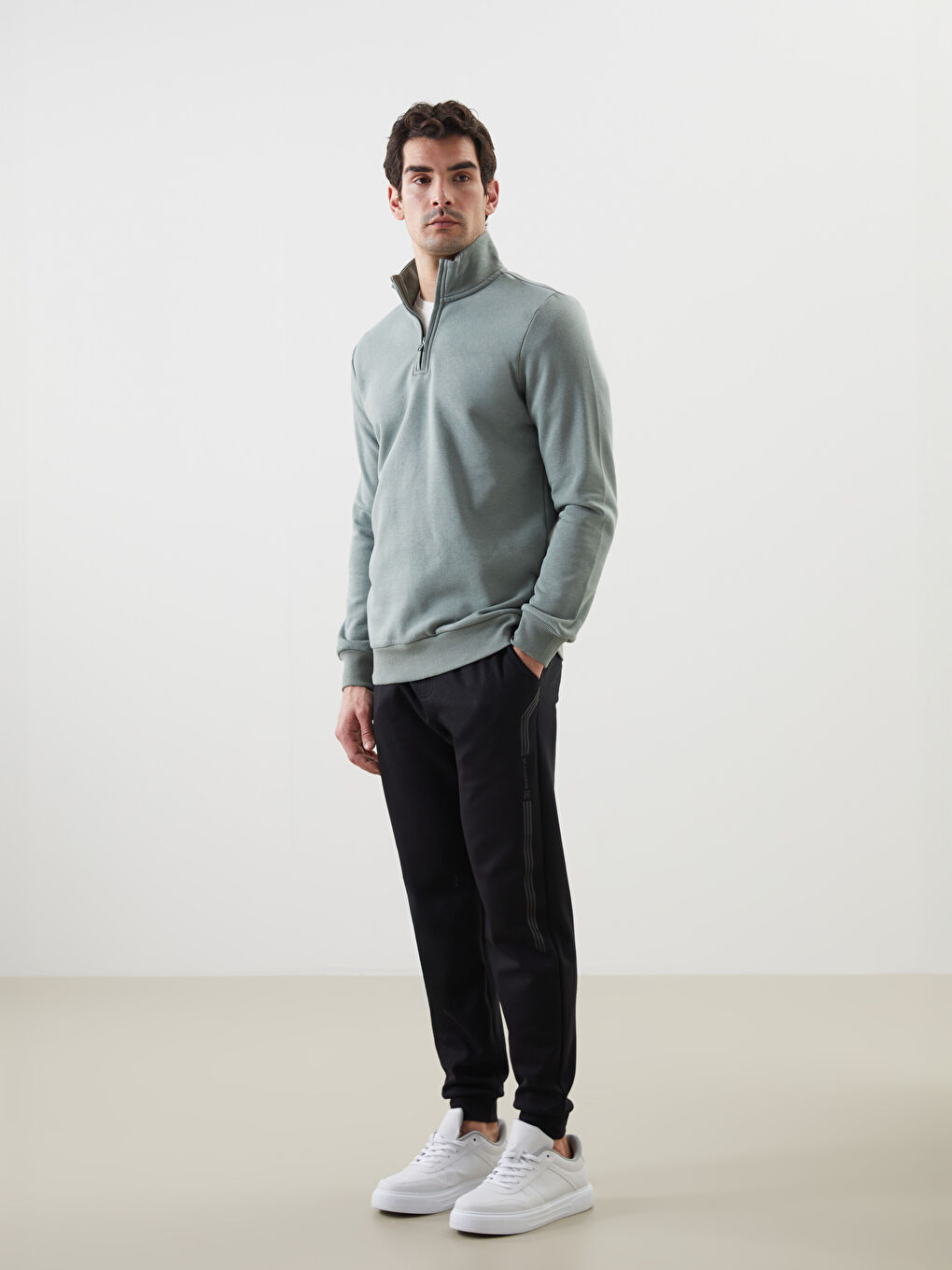 Haki Dik Yaka Uzun Kollu Erkek Kalın Sweatshirt-1