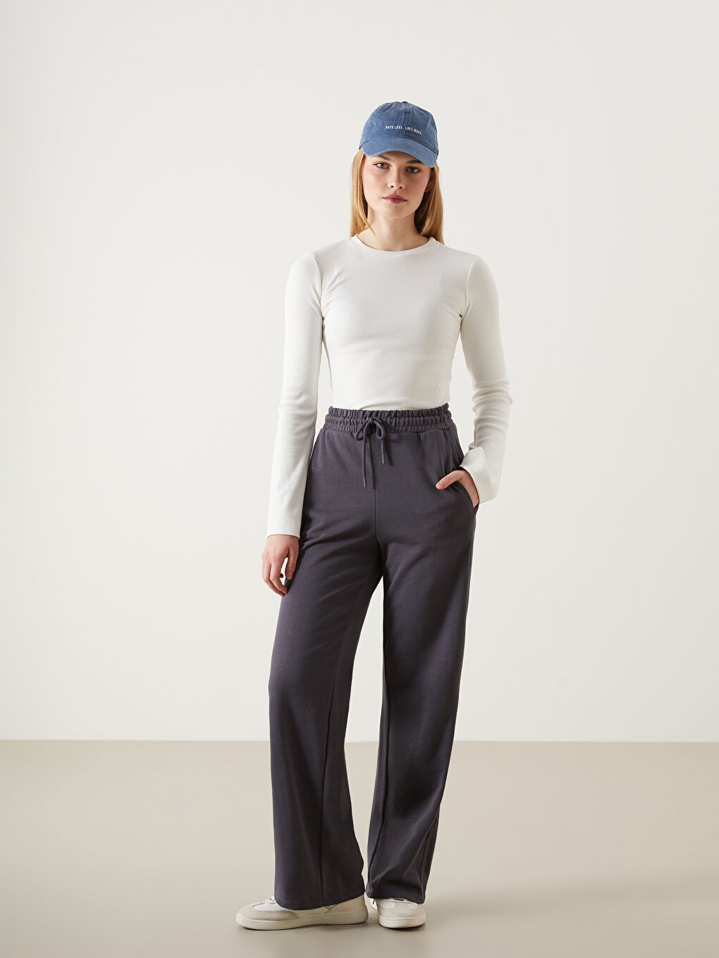 LCW Vision Women's Sweatpants with Elastic Waist -W43310Z8-HGV