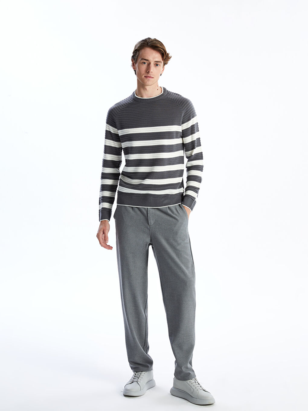 Светр трикотажний чоловічий зі смугастим принтом, довгий рукав, круглий виріз горловини-1