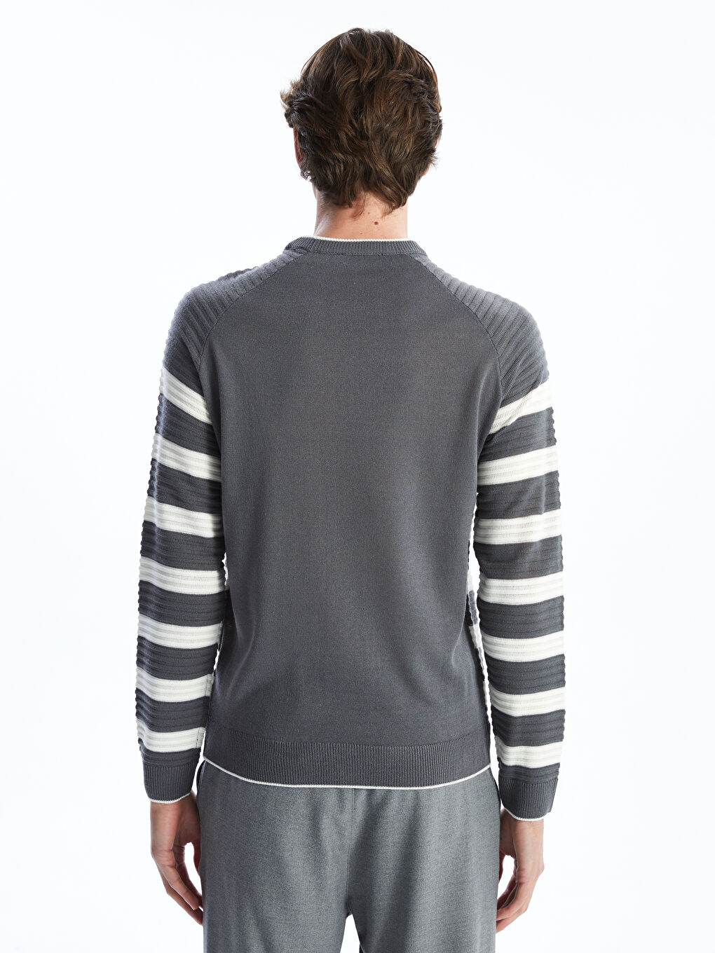 Светр трикотажний чоловічий зі смугастим принтом, довгий рукав, круглий виріз горловини-3