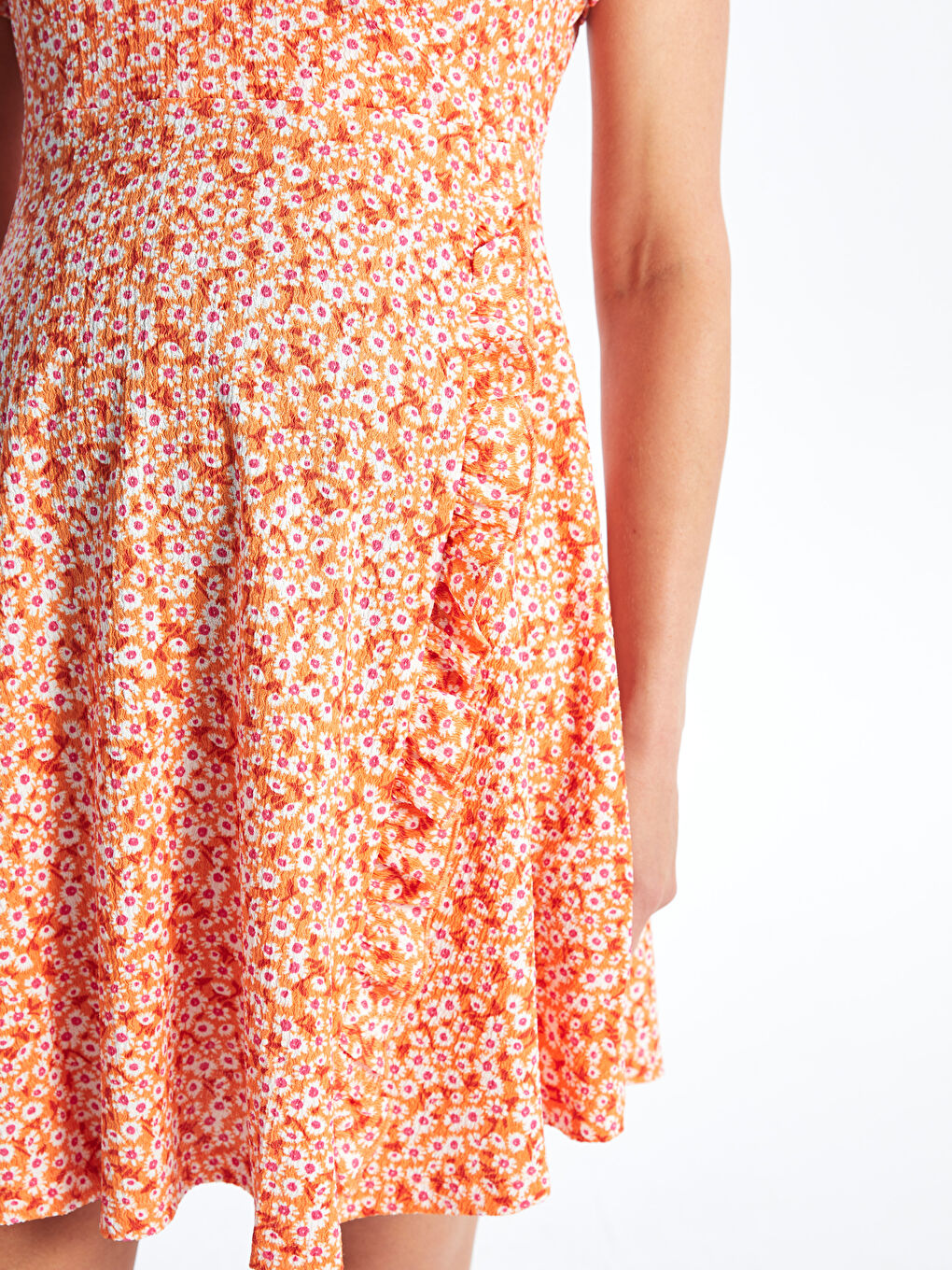 LCWAIKIKI Maternity Double Breasted Collar Floral Short Sleeve Maternity Dress -W43731Z8-LSR