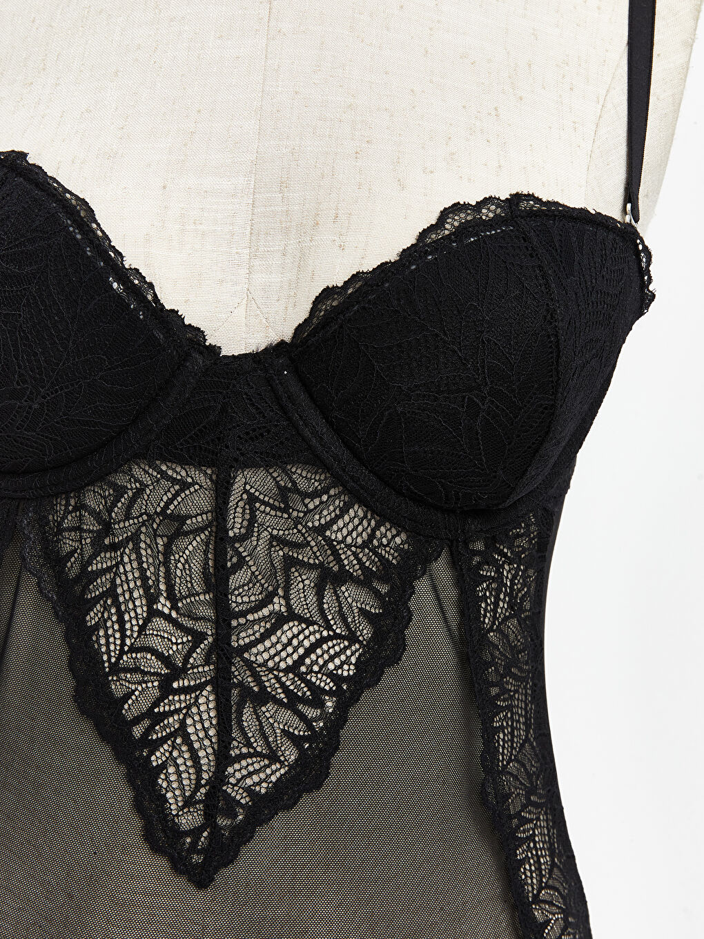 Siyah Dantel Detaylı Bodysuit-2