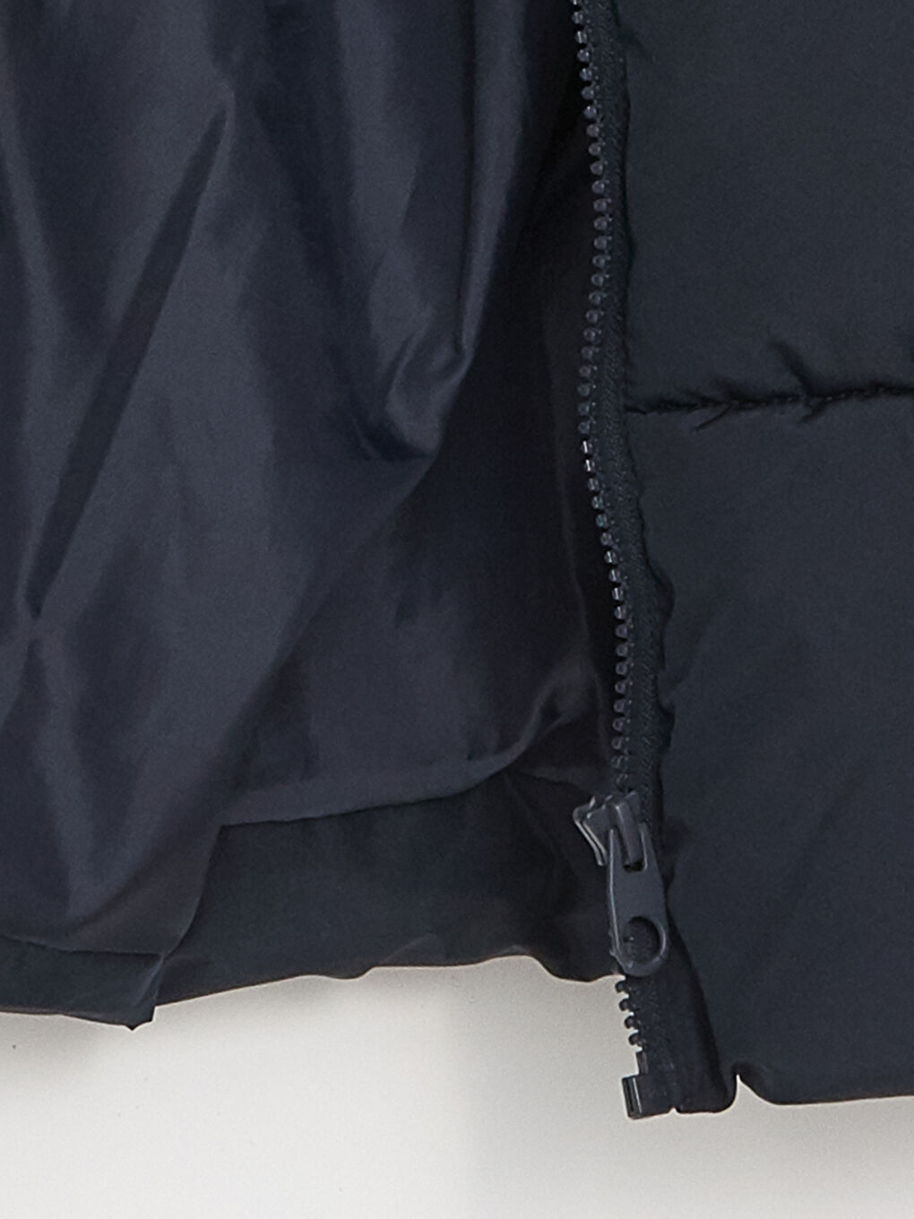 LCW Kids Kaput za dečake sa kapuljačom i reflektujućim detaljima -W44350Z4-HRZ