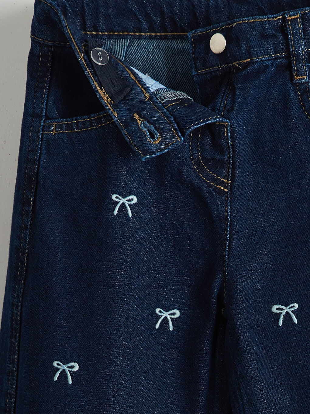 LCW Kids Kız Bebek Kreş Günlerinin Konforlu Jeani -W44769Z1-309
