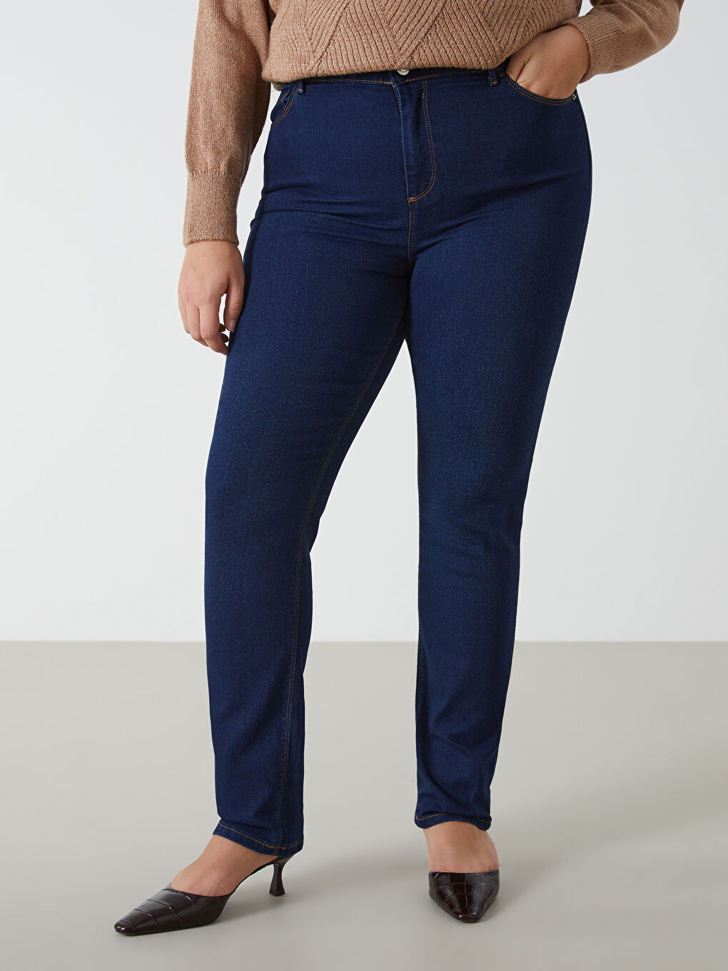 LCWAIKIKI Classic İndigo Straight Fit Kadın Jean Pantolon - 5