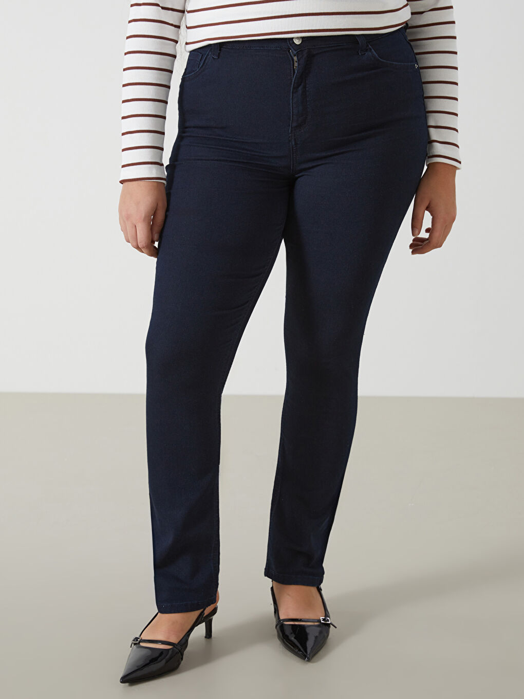 LCWAIKIKI Classic Siyah Straight Fit Kadın Jean Pantolon - 6