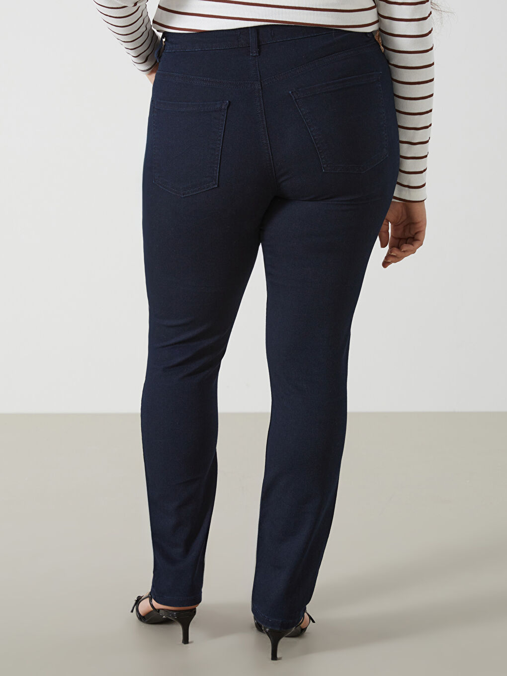 LCWAIKIKI Classic Siyah Straight Fit Kadın Jean Pantolon - 8