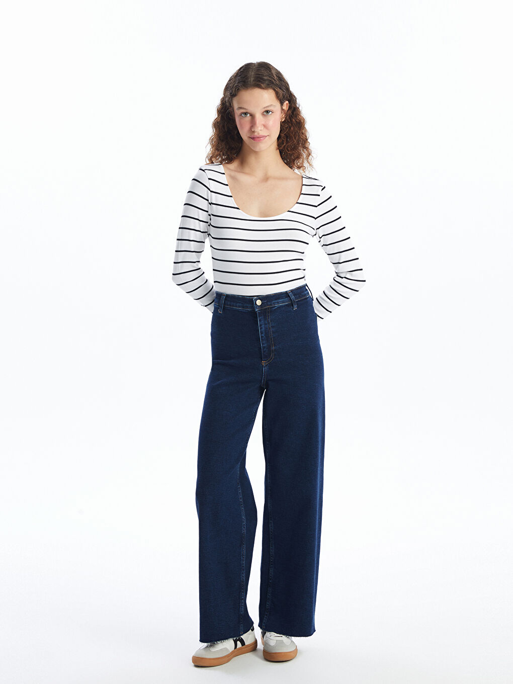 LC Waikiki U Neck Striped Long Sleeve Women's Crop Top -W45106Z8-SZ5