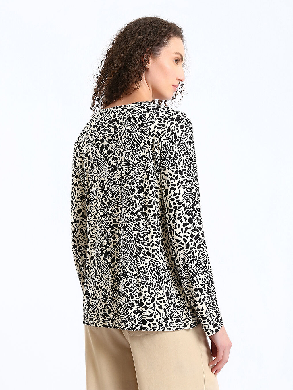 Siyah Bisiklet Yaka Desenli Uzun Kollu Kadın Bluz-8