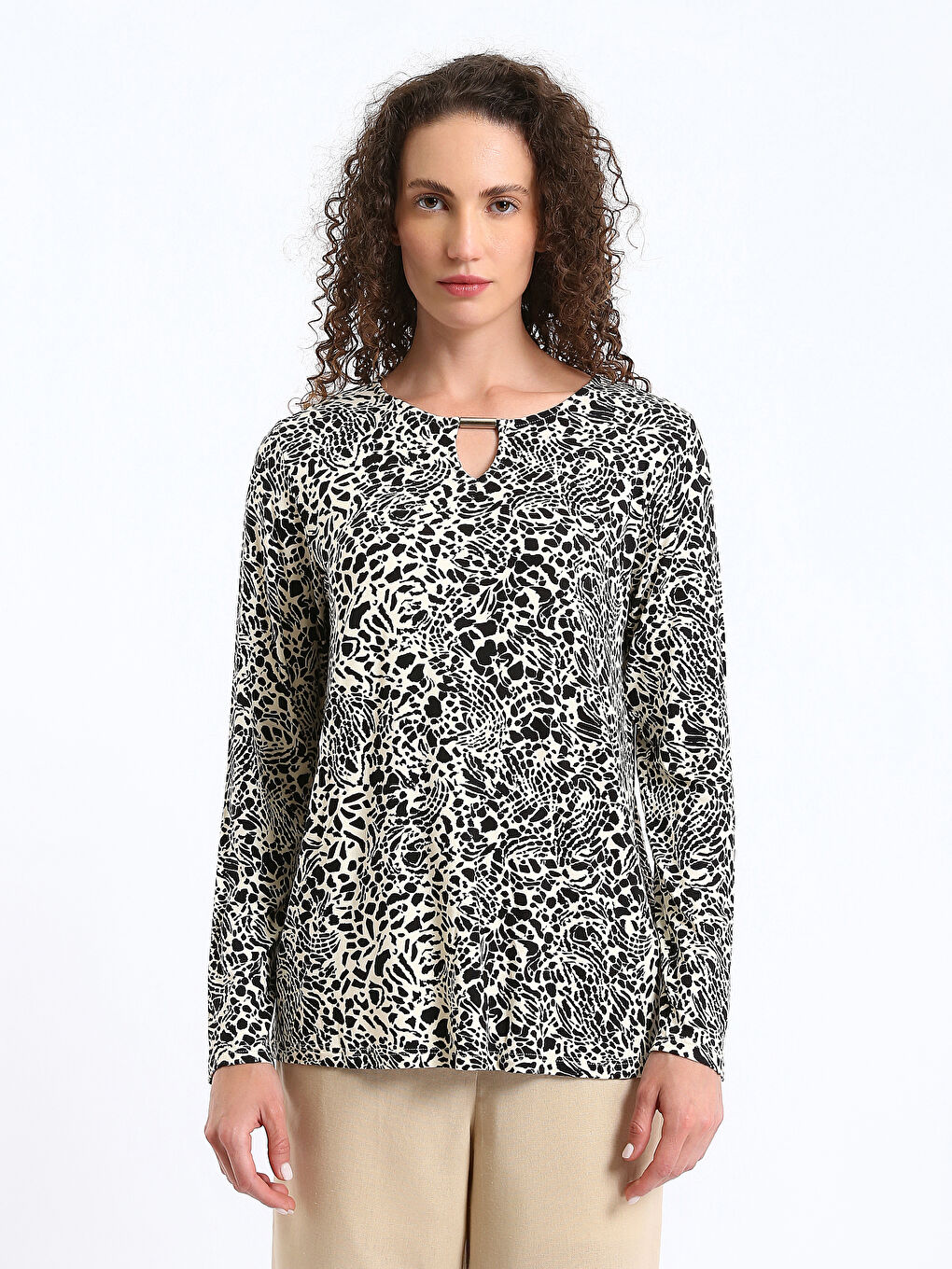 Siyah Bisiklet Yaka Desenli Uzun Kollu Kadın Bluz-1