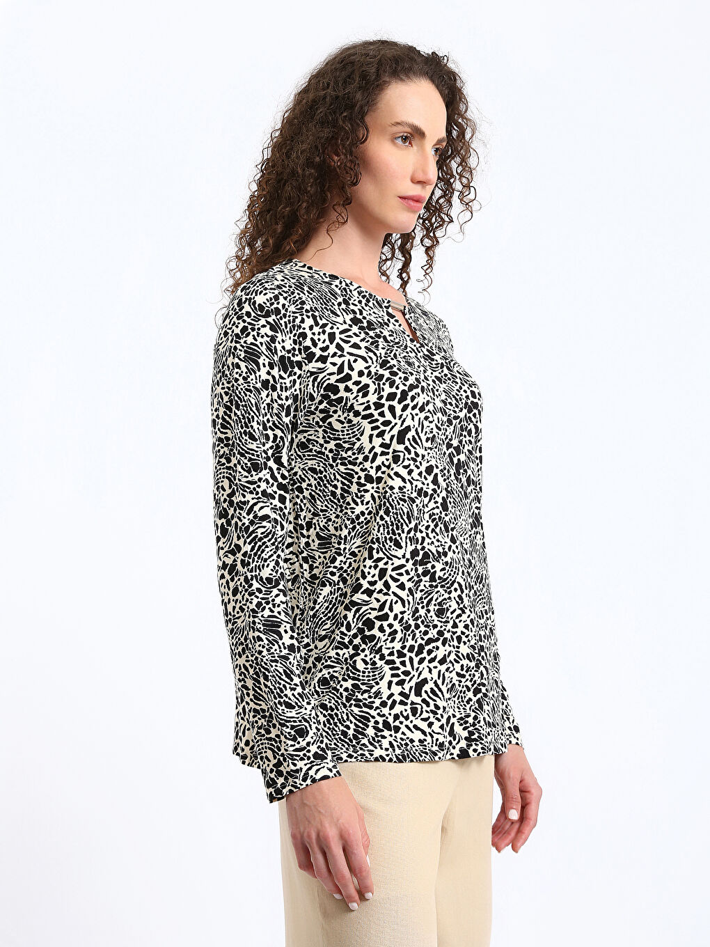 Siyah Bisiklet Yaka Desenli Uzun Kollu Kadın Bluz-6