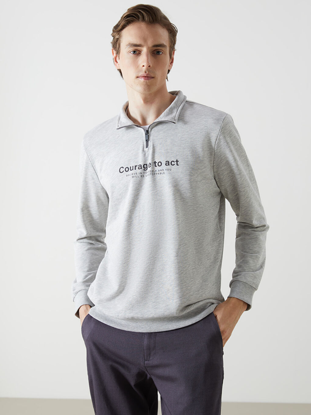 كنزة رياضية بياقة قمعية بسحاب للرجال