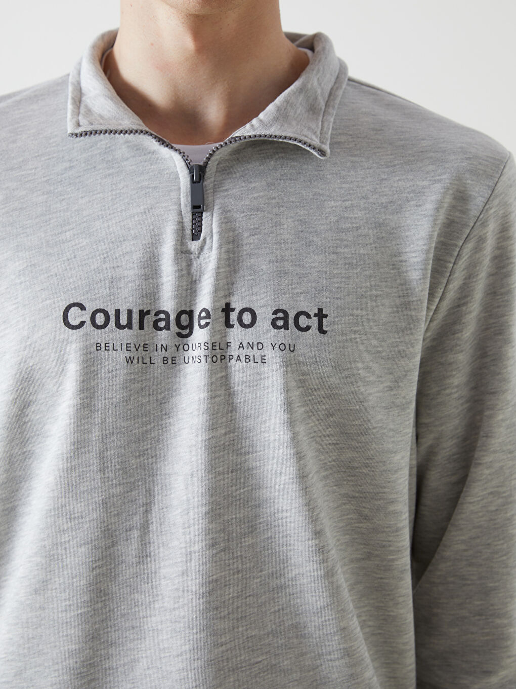 كنزة رياضية بياقة قمعية بسحاب للرجال-2