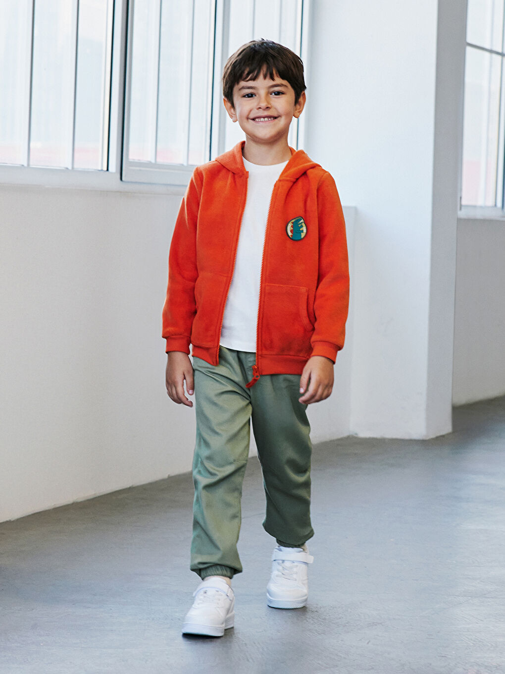 LCW Kids Yeşil Beli Lastikli Erkek Çocuk Jogger Pantolon - 1