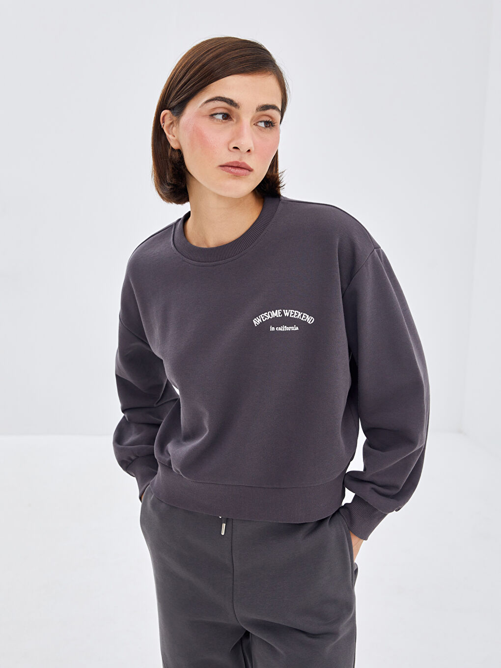 LCW Vision Antrasit Bisiklet Yaka Nakışlı Oversize Kadın Sweatshirt