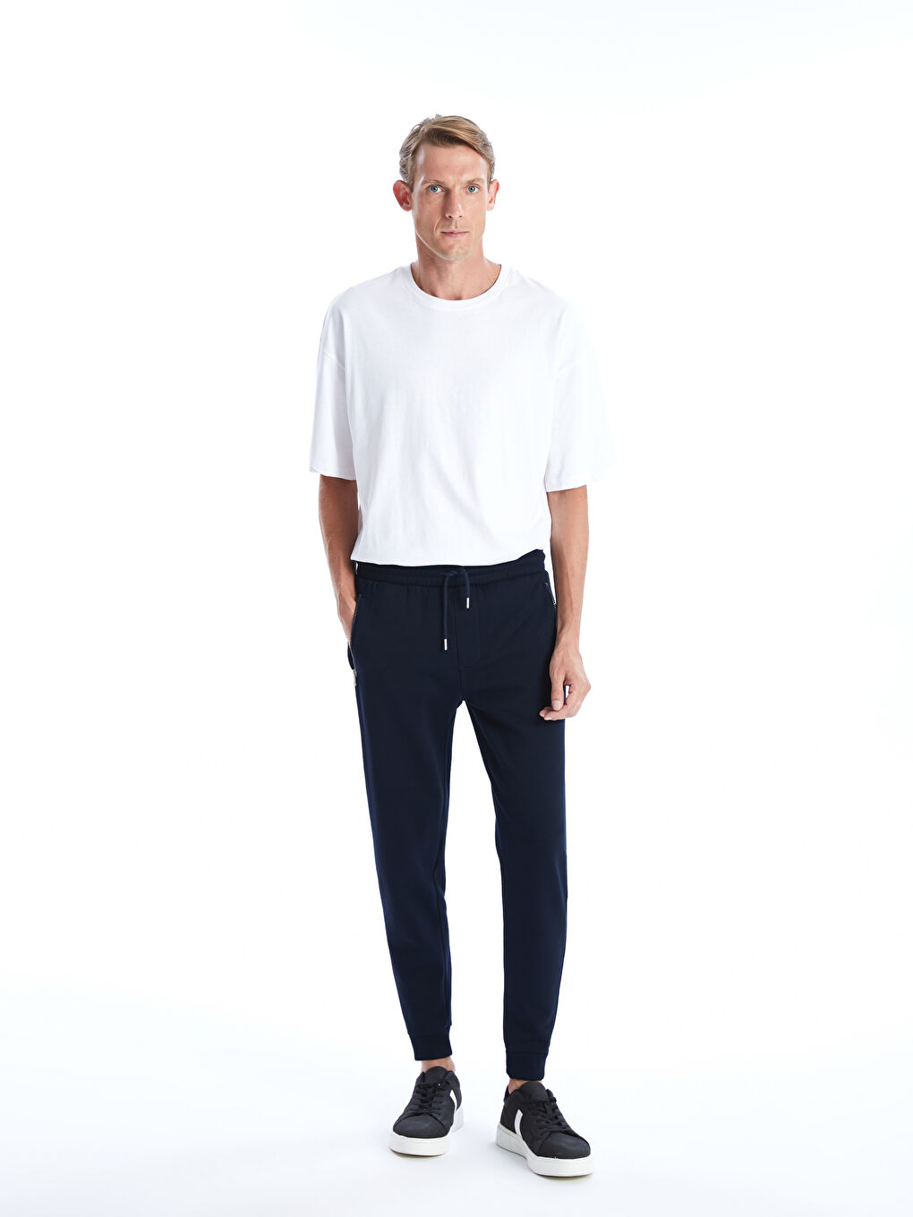 بنطال رياضي سميك بقصة عادية للرجال