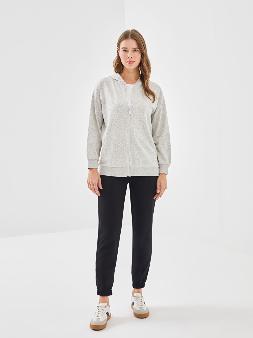 سویتشێرتی کڵاودار ئۆڤەرسایز بۆ ژنان بە زیپ-1