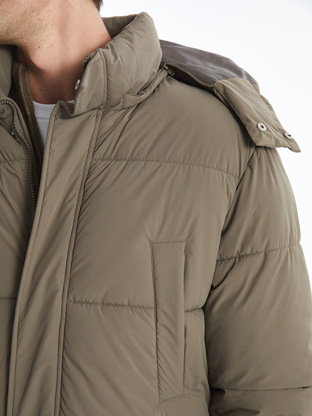 Пуховик стандартного кроя с капюшоном для мужчин-2