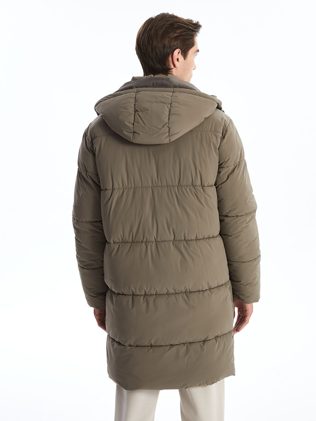 Пуховик стандартного кроя с капюшоном для мужчин-5