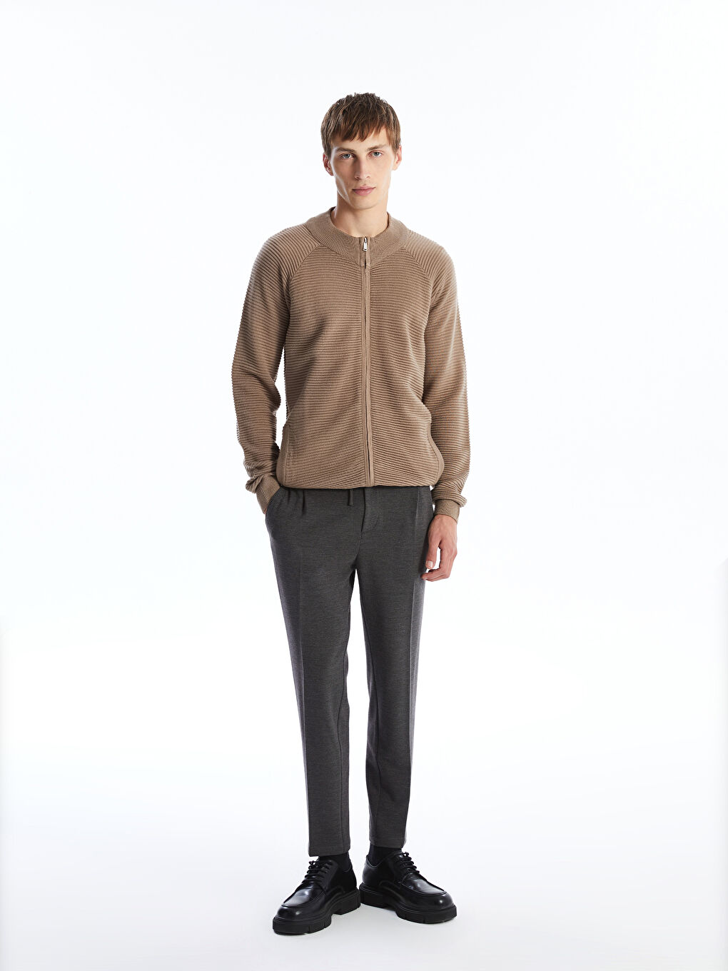 Мужские брюки узкого кроя