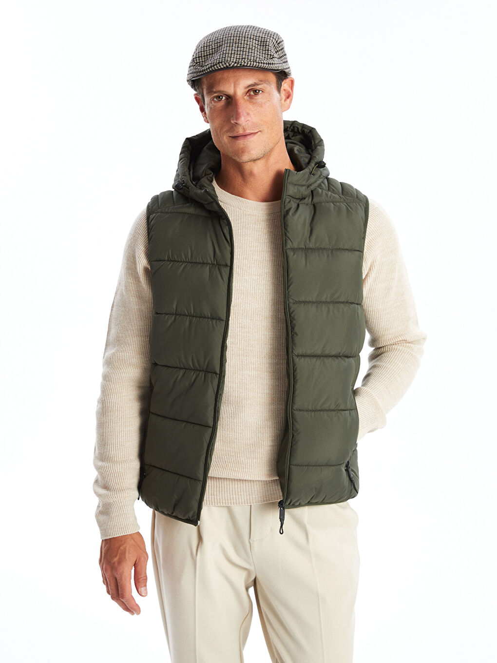 LCWAIKIKI Classic Regular Fit Hooded Men's Puffer Gilet -W46174Z8-V9A