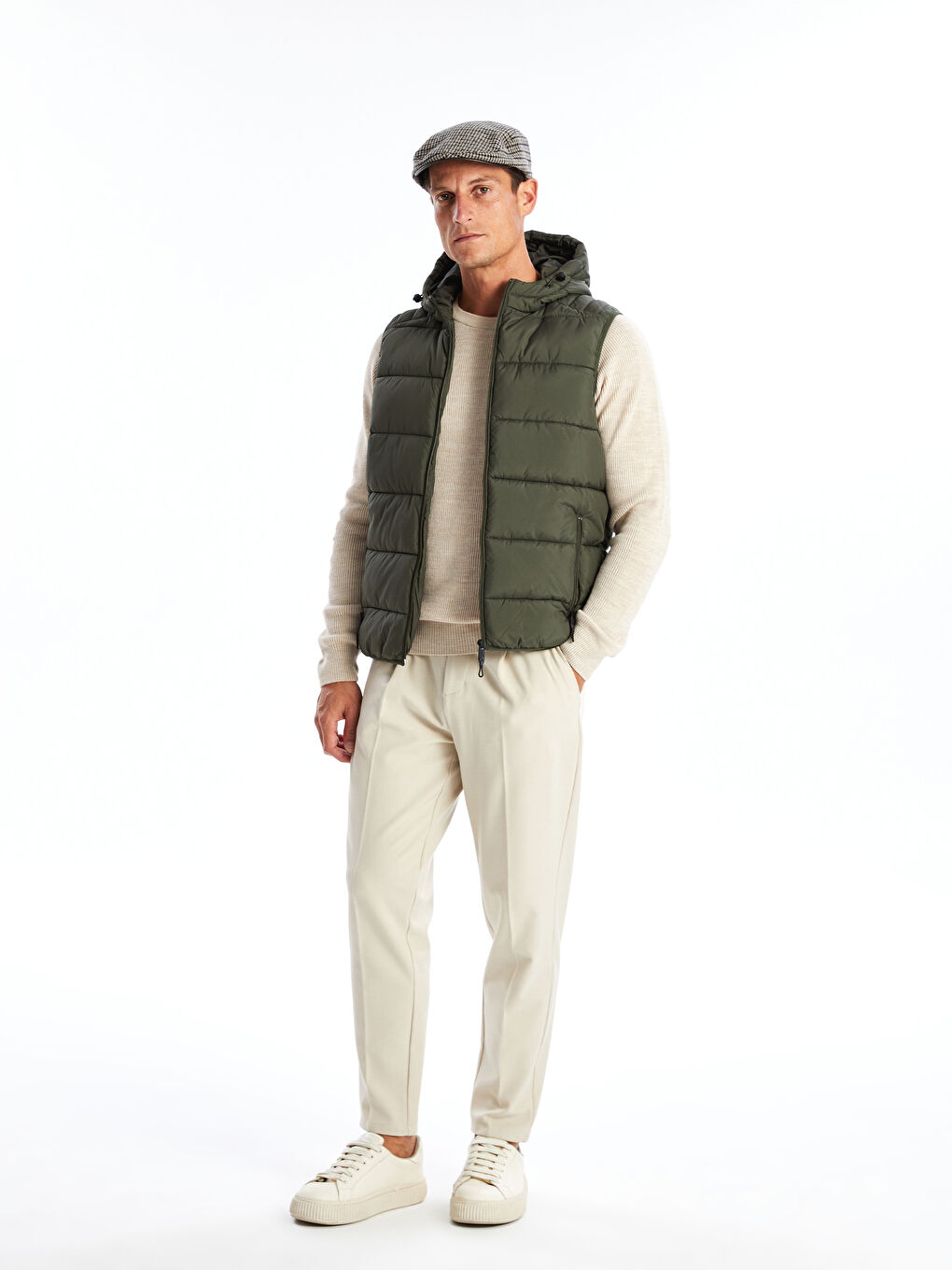 LCWAIKIKI Classic Regular Fit Hooded Men's Puffer Gilet -W46174Z8-V9A
