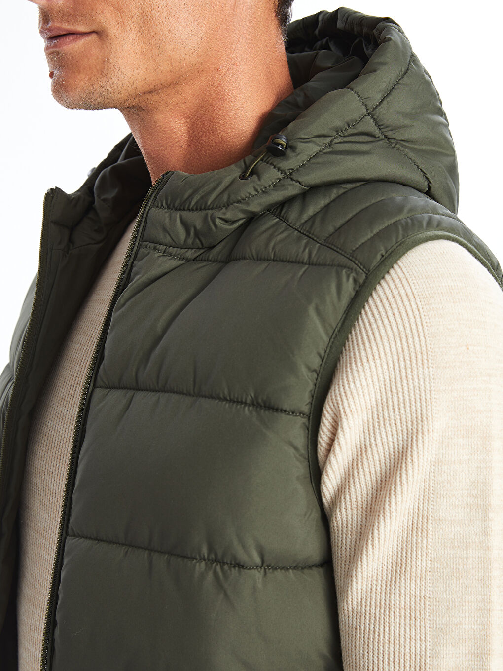 LCWAIKIKI Classic Regular Fit Hooded Men's Puffer Gilet -W46174Z8-V9A