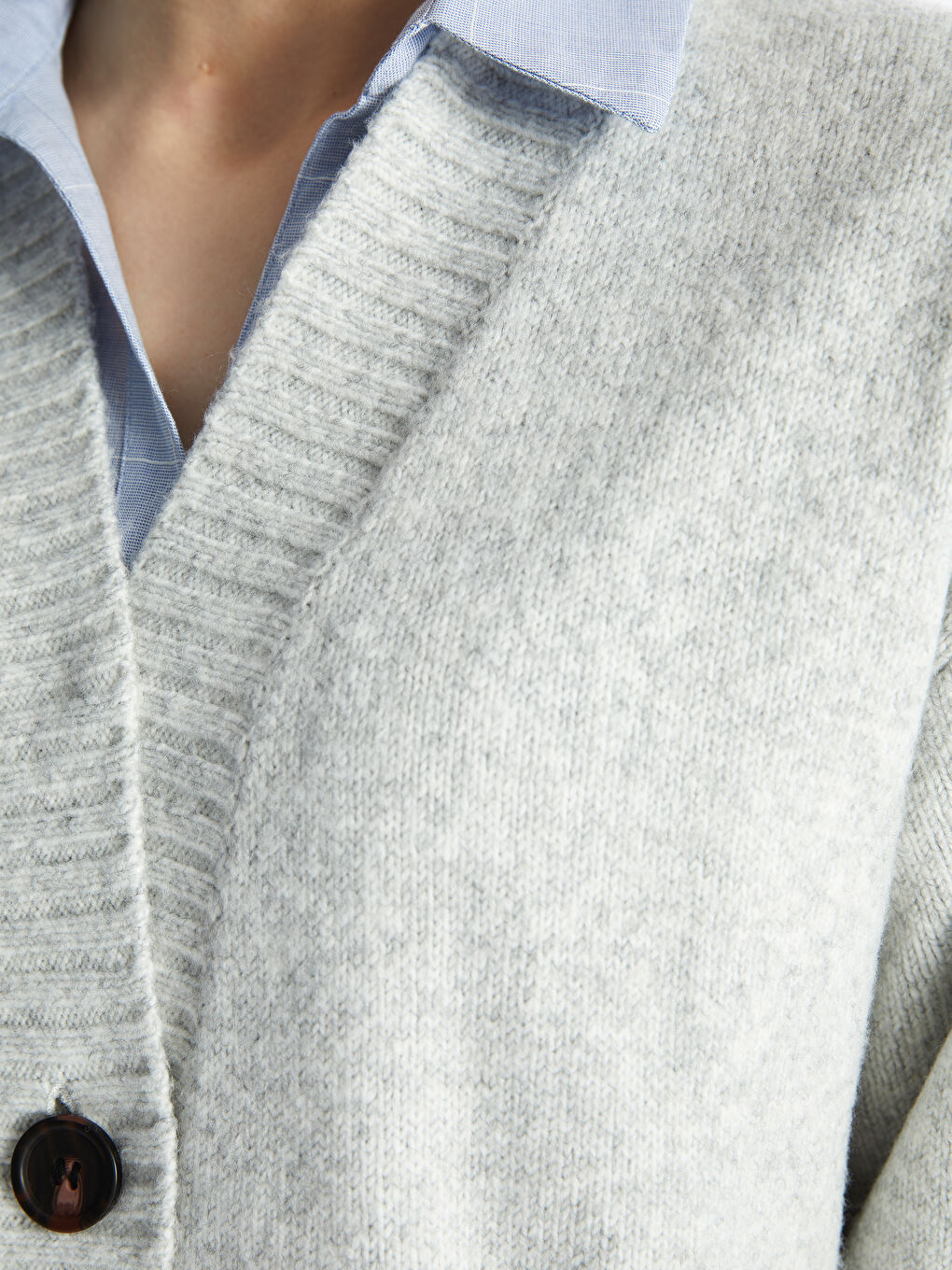 LCWAIKIKI Classic V Neck Women's Knitwear Cardigan -W46390Z8-Y9X