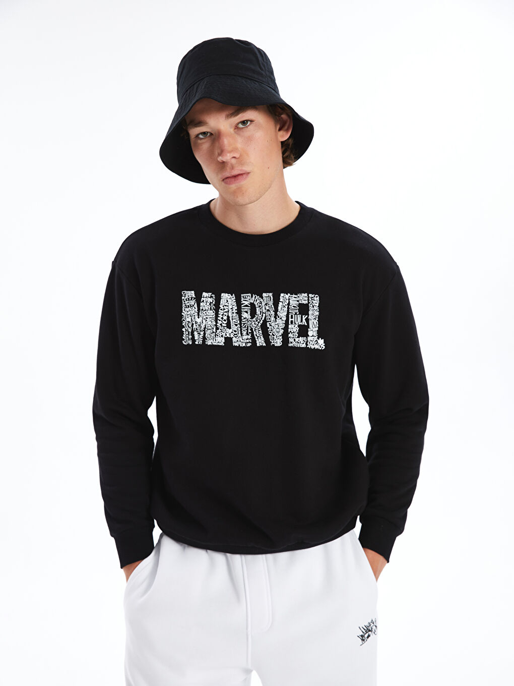 LCW Casual Siyah Bisiklet Yaka Uzun Kollu Marvel Baskılı Erkek Kalın Sweatshirt