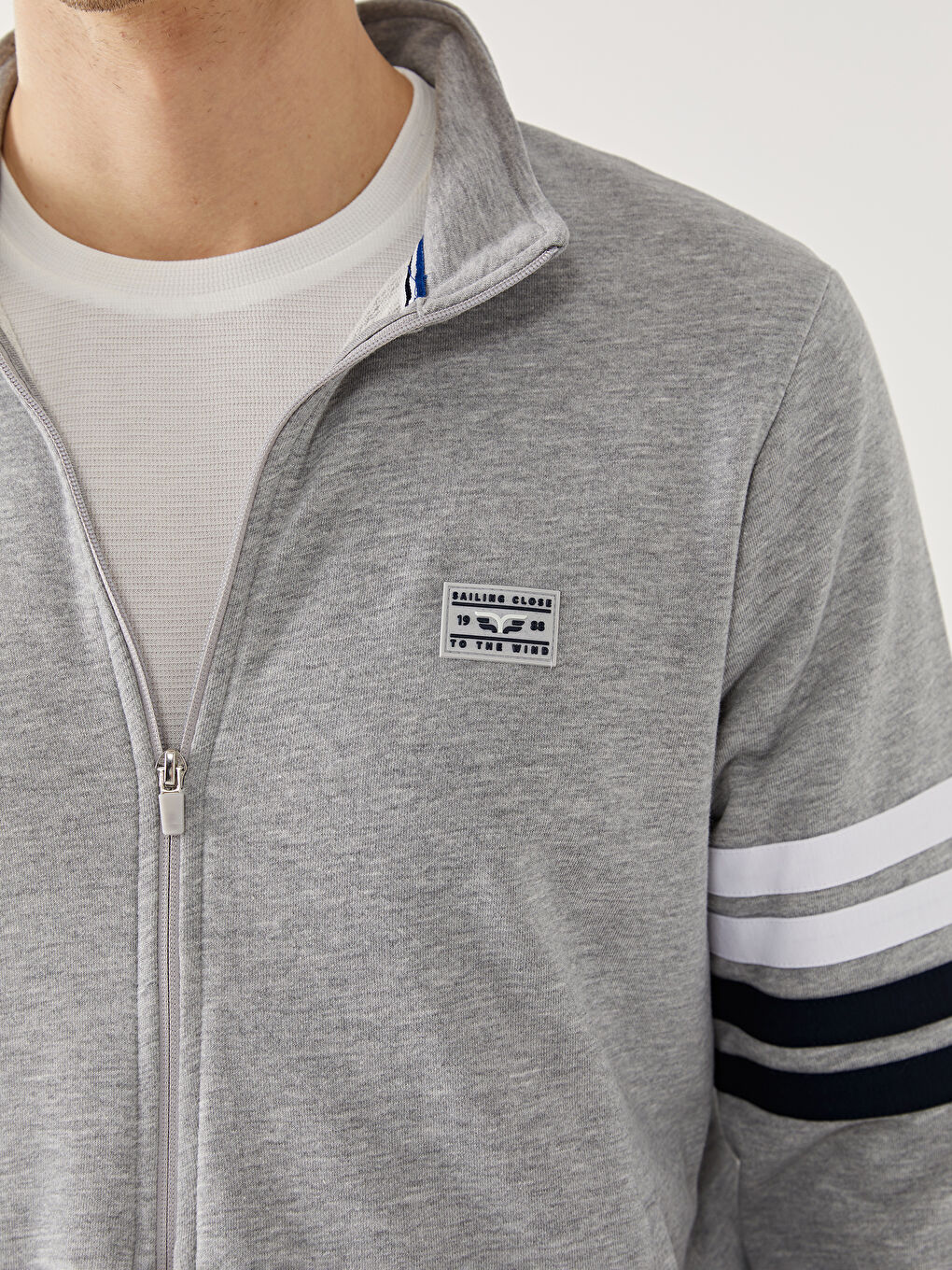 كنزة رياضية بسحاب بياقة قمعية وكم طويل للرجال-2