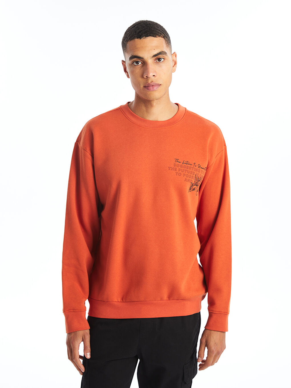 LCW Casual Yanık Turuncu Bisiklet Yaka Uzun Kollu Baskılı Erkek Sweatshirt