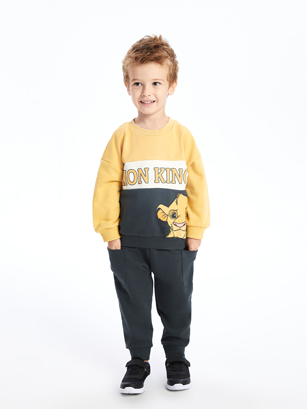 LCW Kids Mat Sarı Bisiklet Yaka Uzun Kollu Aslan Kral Baskılı Erkek Çocuk Sweatshirt ve Eşofman Alt 2'li Takım