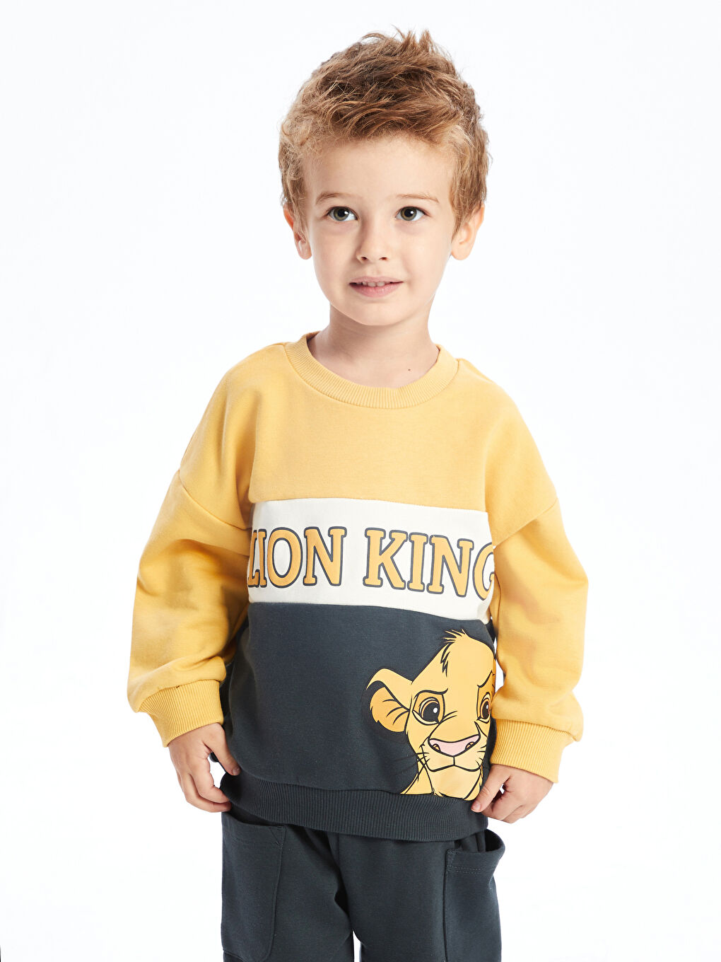 LCW Kids Mat Sarı Bisiklet Yaka Uzun Kollu Aslan Kral Baskılı Erkek Çocuk Sweatshirt ve Eşofman Alt 2'li Takım - 1