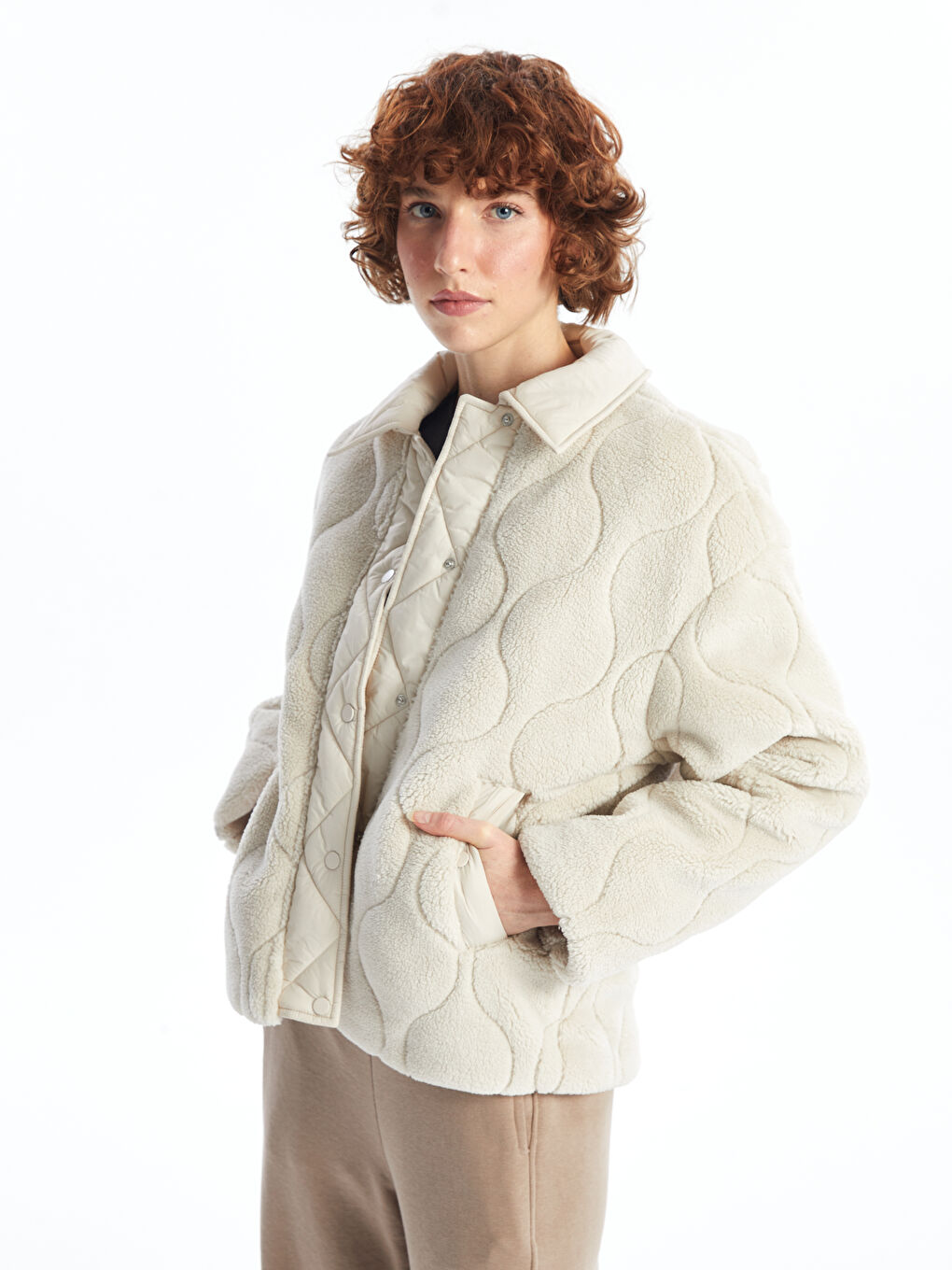 Пальто из тедди с отложным воротником и стёганым узором для женщин