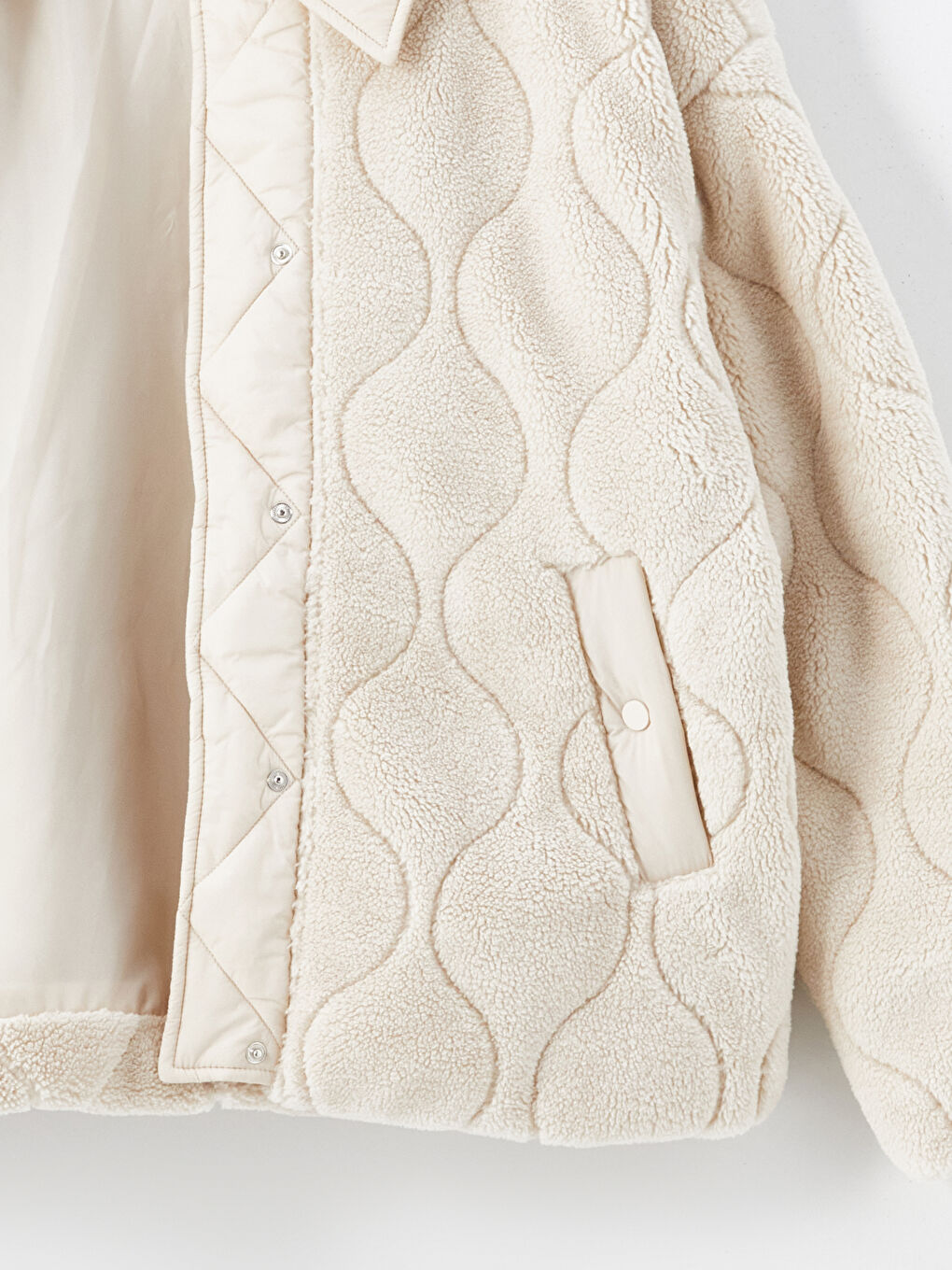 Пальто из тедди с отложным воротником и стёганым узором для женщин-7