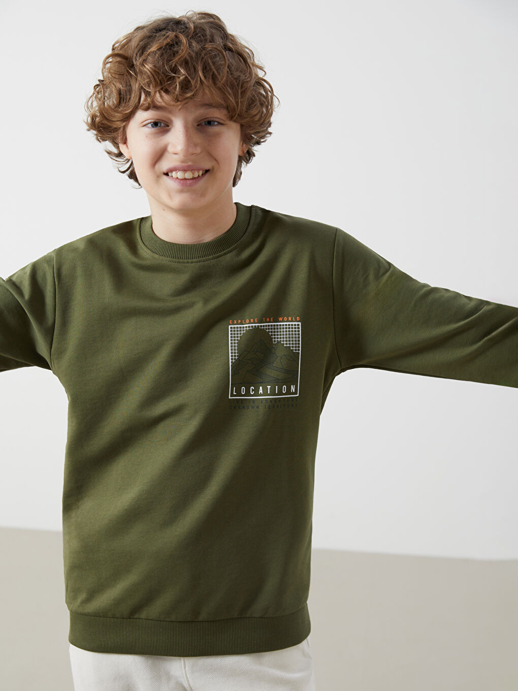 LCW Kids Yeşil Bisiklet Yaka Baskılı Erkek Çocuk Sweatshirt - 1