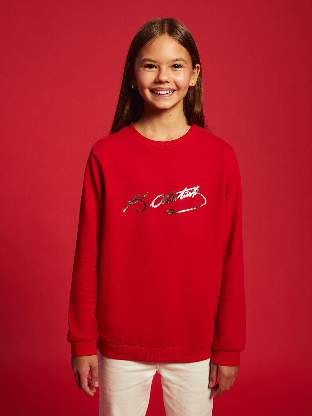 LCW Kids Kırmızı Bisiklet Yaka Atatürk İmza Baskılı Kız Çocuk Sweatshirt