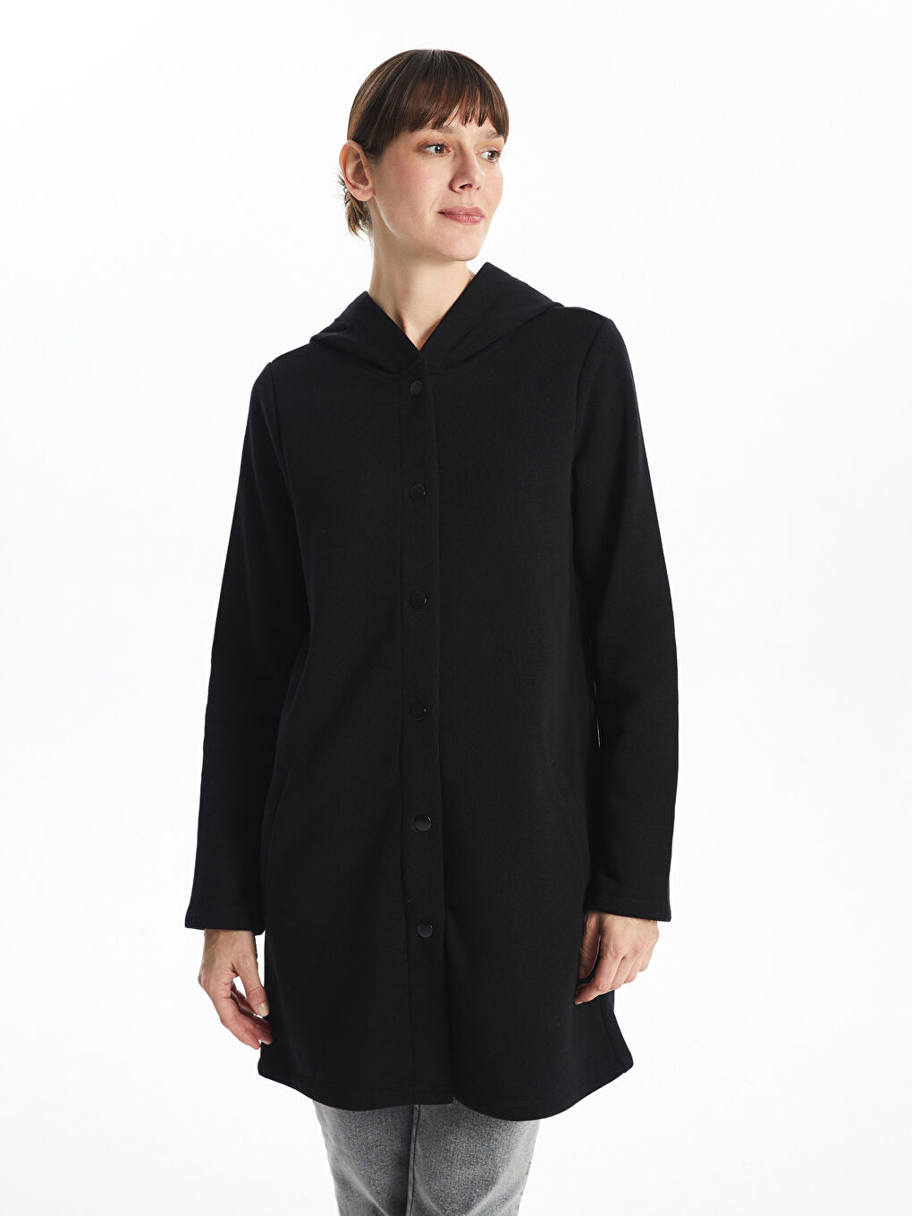 Siyah Kapüşonlu Kadın Hırka